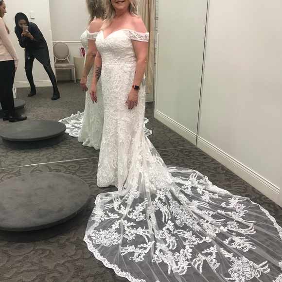 Wedding dress NEW NEVER WORN - Picture 6 of 12